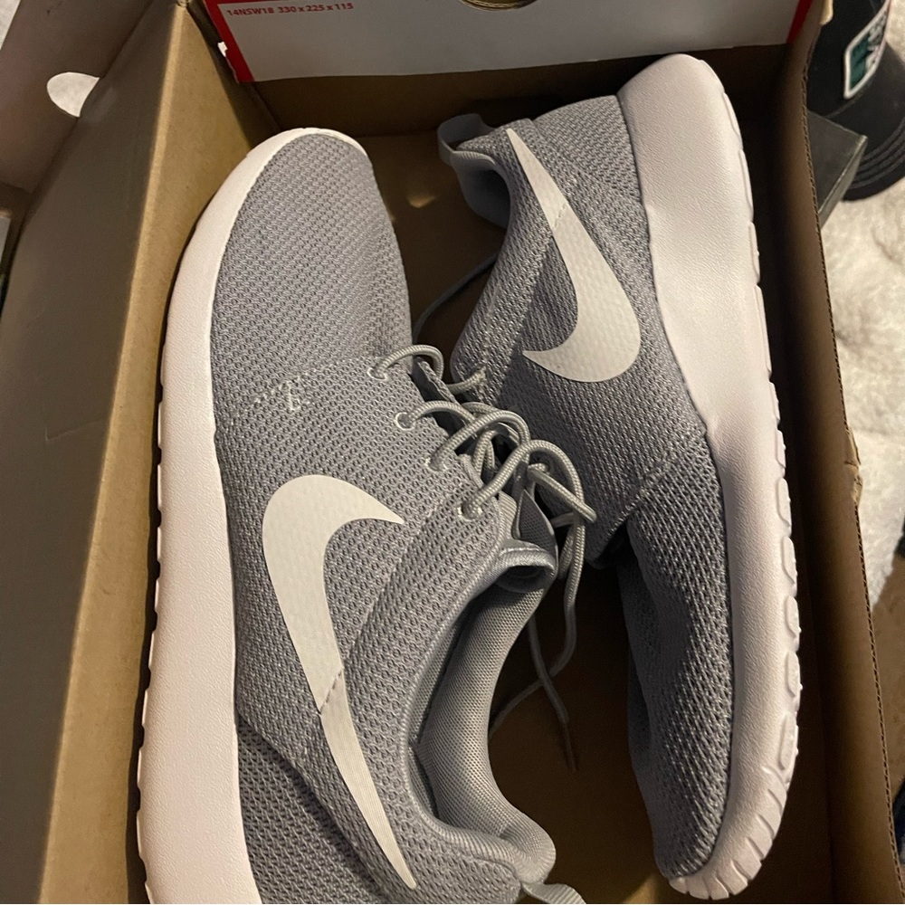 Brand new Nike roshes